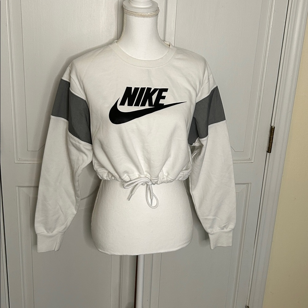 Women’s Nike Cropped Drawstring Hoodie (S)